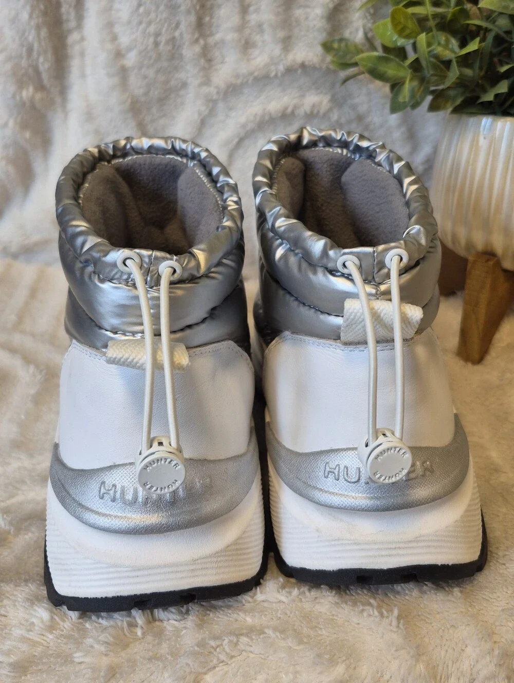 NEW Hunter Anne Waterproof Snow Boots White/Silver Pull On Quilted Women's Sz 9